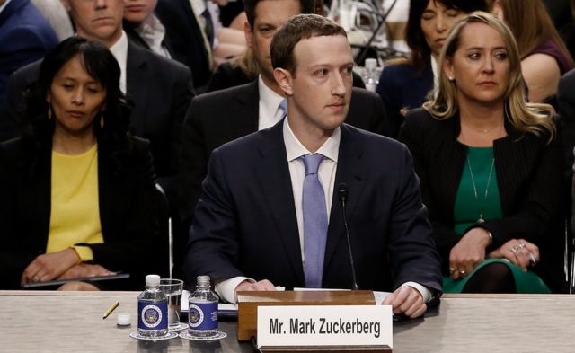 Captura de pantalla de Mark Zuckerberg en la corte de EStados Unidos