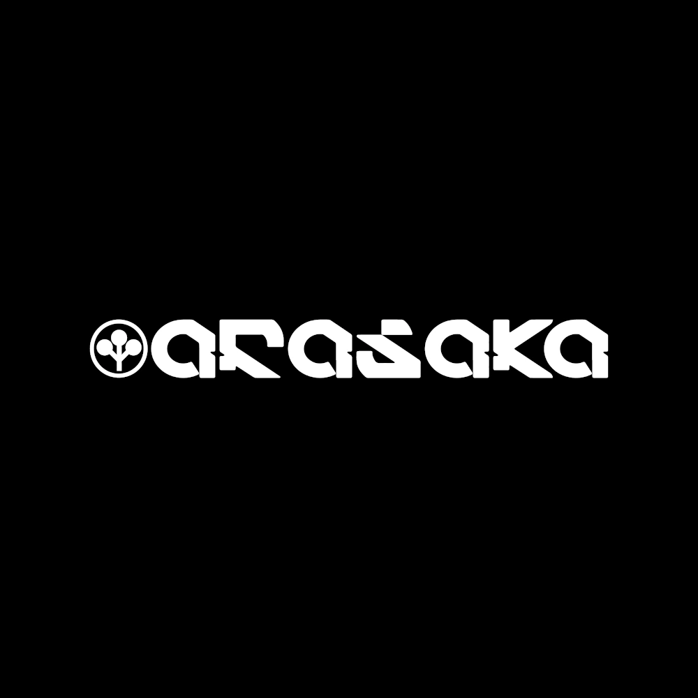 Logo de Arasaka en blanco con un fondo negro.