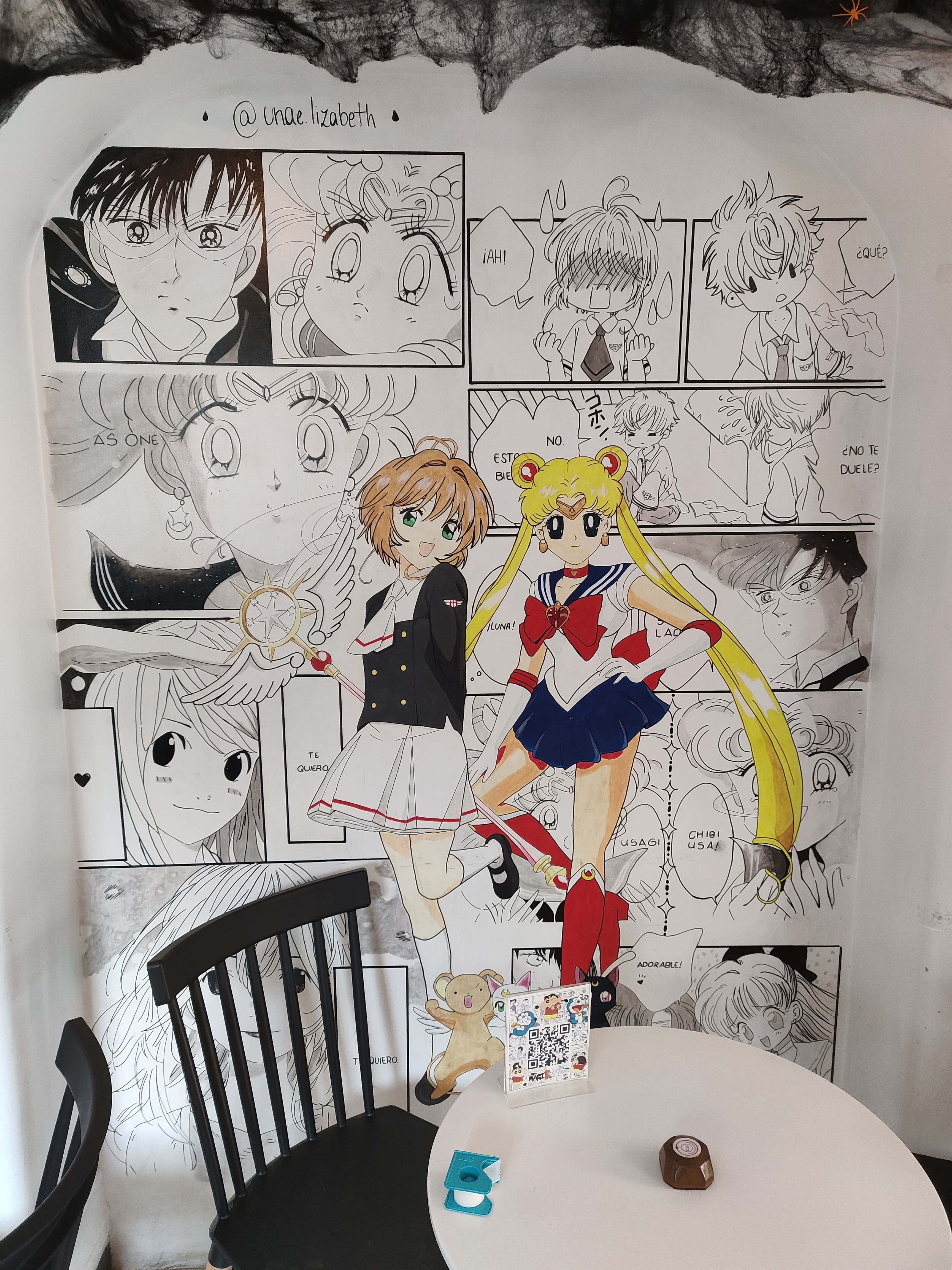 Mural de Sailor Moon dibujado a mano.