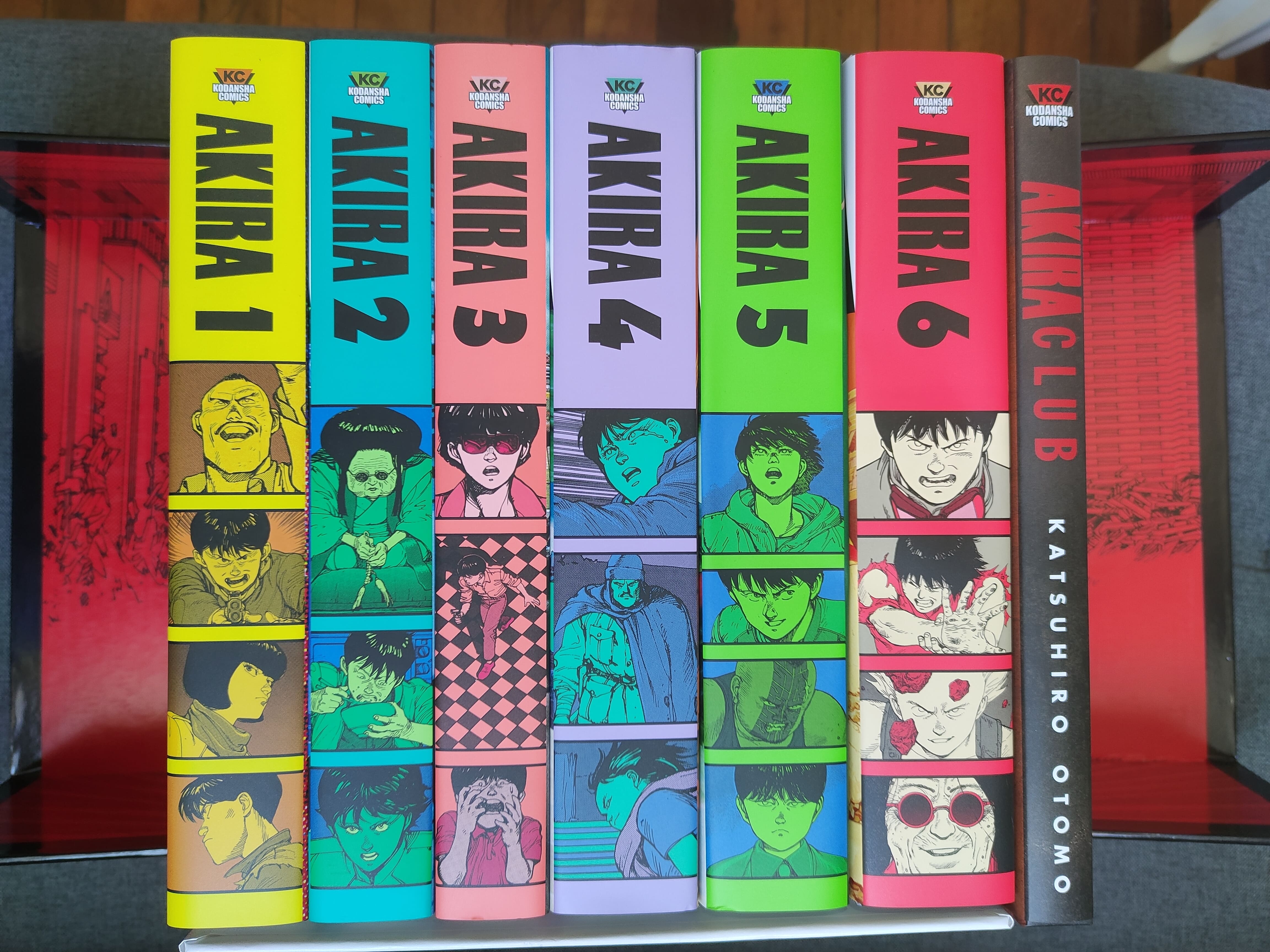 Colección de mangas de Akira.