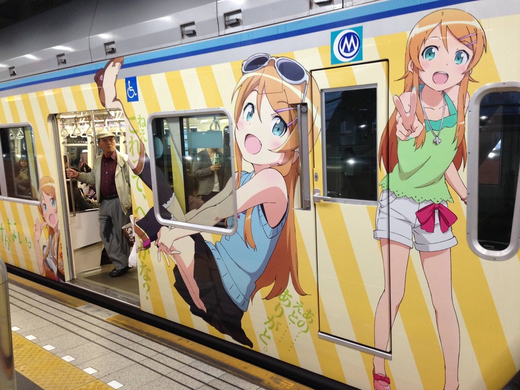 Tren con publcidad de anime en Japón