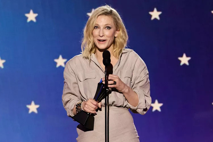 Cate Blanchett recibe premio a mejor actriz