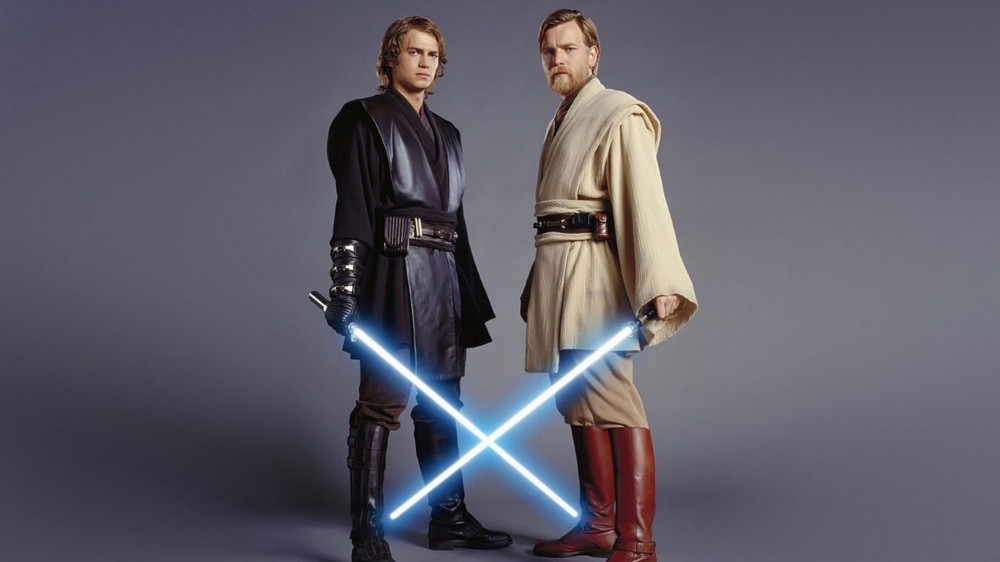 Anakin Skywalker y Obi-Wan Kenobi con su sables de luz azul