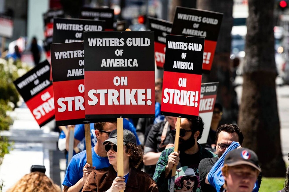 La huelga de guionistas de hollywood se mantiene firme en su postura y aún no llega a un acuerdo 