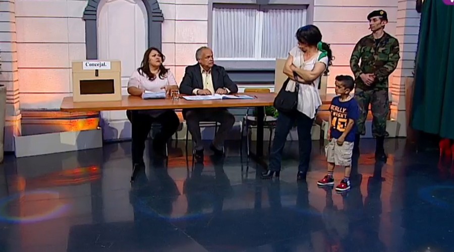 ¡Elecciones Municipales: Miguelito, su mamá y un invitado especial!