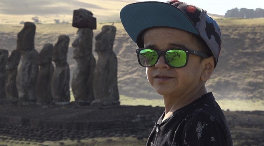 [GALERÍA "Chile Chico"] Moais, baile y el ombligo del mundo: Las andanzas de Miguelito en Rapa Nui