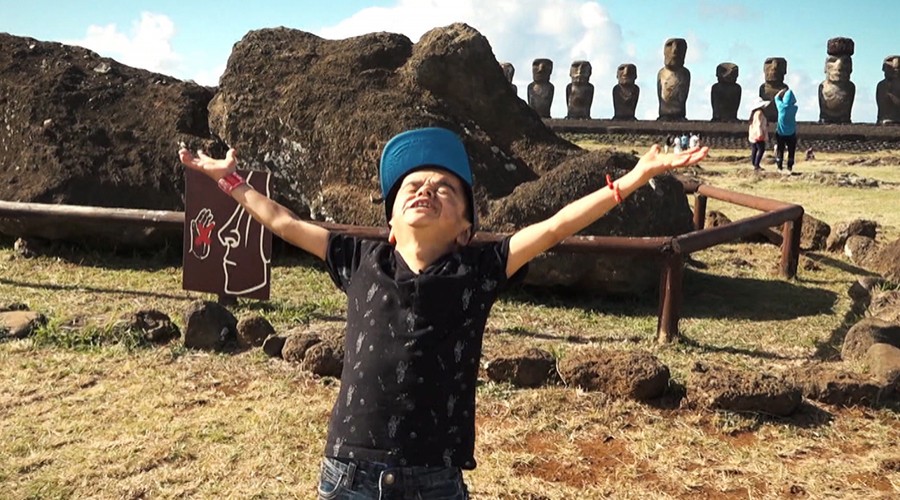 Las divertidas aventuras de Miguelito en Isla de Pascua
