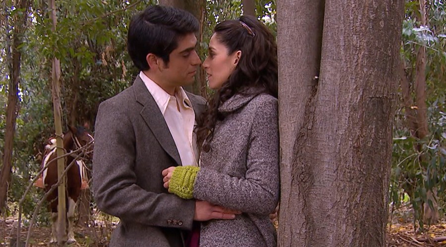 ¡Camilo y Nora se besaron!