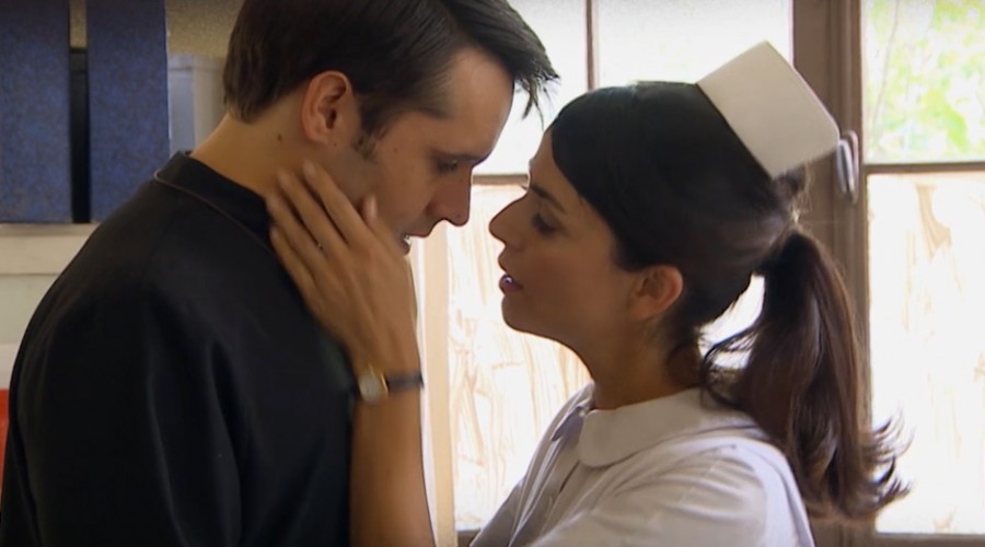 Avance: ¡¿El padre Reynaldo besará a Julieta?!