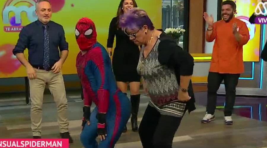 Se pasó! Patricia Maldonado y Spiderman bailaron Scooby Doo Papa - Mucho  Gusto - Mega