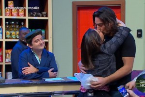 Cristián Riquelme besó a Belén en almacenes "Don Tuto"