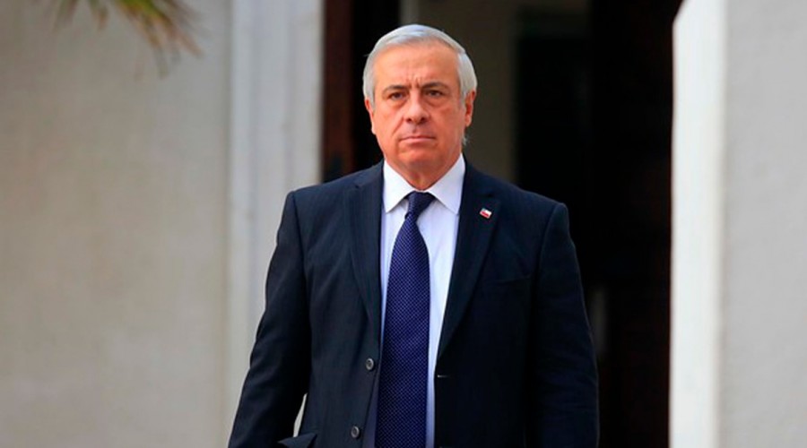 Ministro Mañalich: "Las personas más jóvenes son las que pueden contagiar a los mayores"