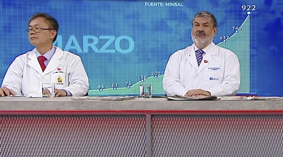 Bioquímico de Universidad de Chile recomienda "9 vasos de agua por un vaso de cloro" para desinfectar la casa