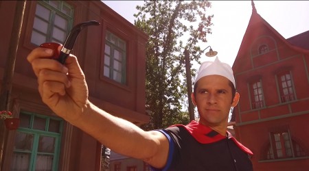 Carlos llegó como Popeye al cumpleaños de Lorenzo