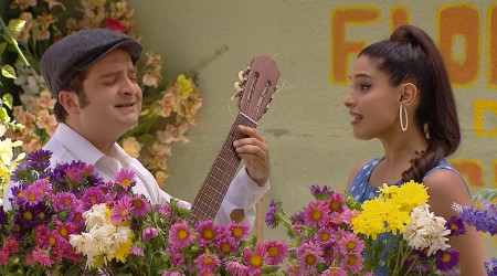 Glorita y Ángel inauguraron su florería cantando "La Jardinera"