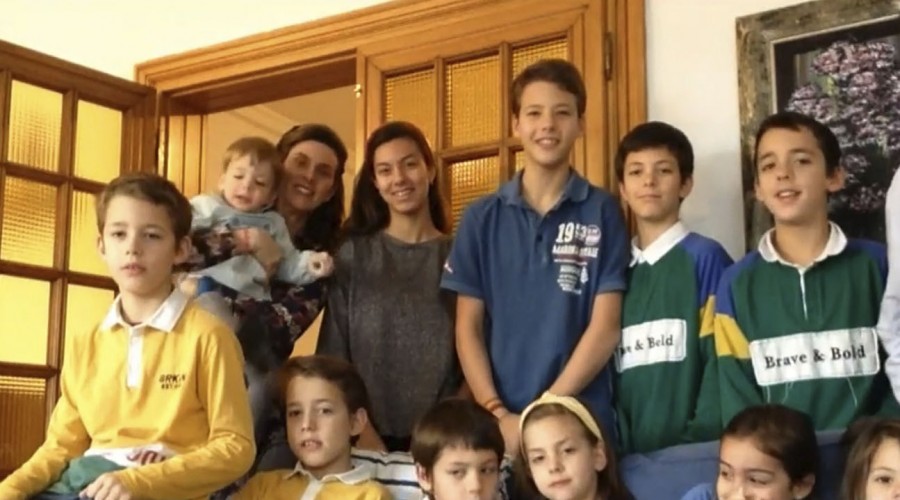 En confinamiento: Matrimonio español y sus 11 hijos fueron contagiados con Covid-19