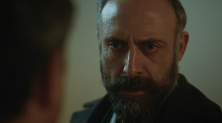 Cevdet se enfrentó a Tevfik frente a Azize (Parte 2)