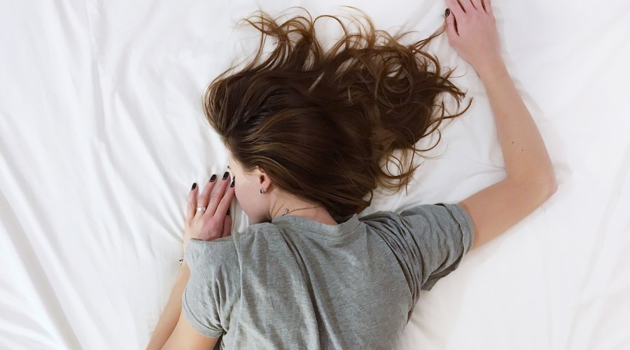 #5TipsLive: Neuróloga advierte de la importancia de dormir al menos cinco horas y de noche