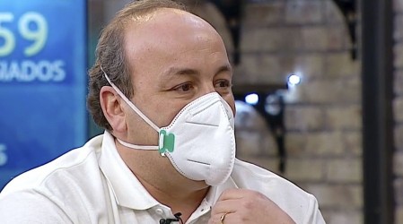Kinesiólogo UCI ruega quedarse en casa: "Esta es una enfermedad que te deja solo"