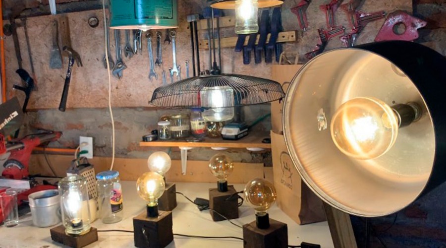 Emprendedores Mega: La historia de los jóvenes chilenos que transforman basura en bellas lámparas