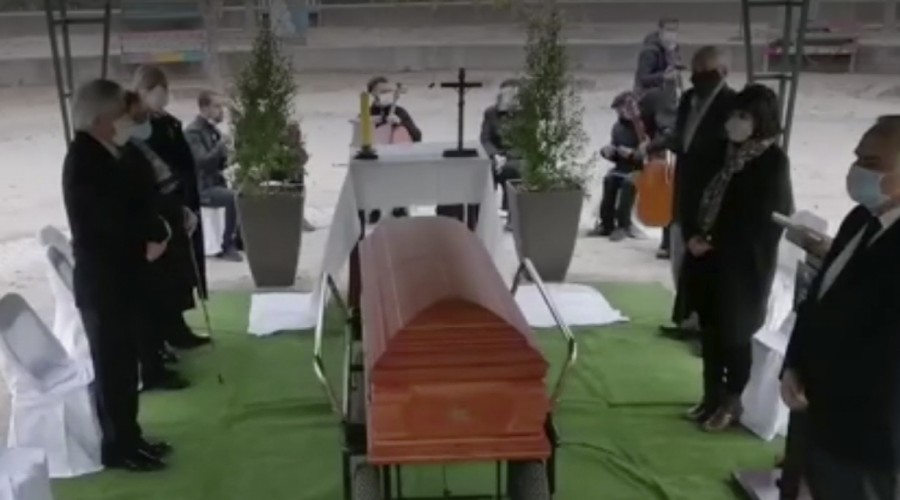 Polémica por imágenes del funeral de tío de Presidente Piñera: Daza afirma que se cumplió protocolo