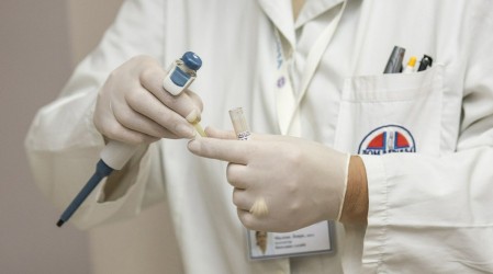 Mortalidad en hospitales duplica a las clínicas según Ciper: Padre Hurtado tiene 25,1% y Las Condes un 5%