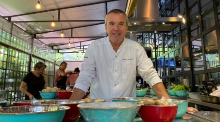 #DesdeSuCocina: Rodrigo Barañao se luce con una receta de niños envueltos con puré