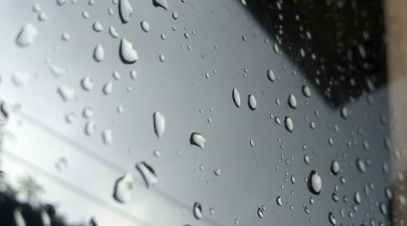 Michelle Adam anuncia lluvia en Santiago y tormentas eléctricas en el sur para este domingo