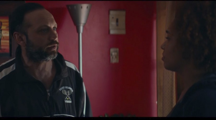 Sebastián Layseca protagoniza "Sin lugar: Fin de mes", corto de "Chile Comparte " sobre el abuso a inmigrantes