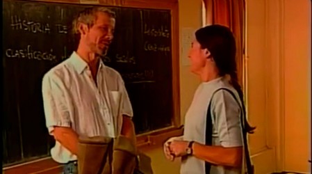 Angelina comienza sus clases sin contarle a nadie