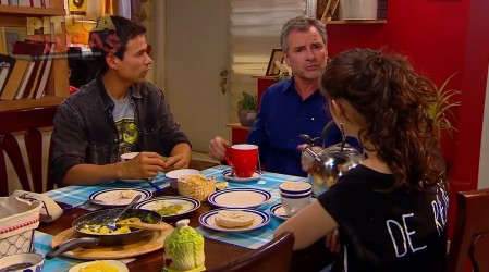 Gladys y Salvador temen que le hagan daño a Manuel