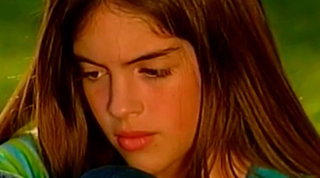 Cata extraña a su mamá y Angelina paga los platos rotos