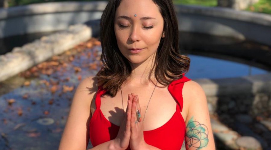 Comienza la semana con energía y activa tu chakra raíz en "Yoga Para Todos Los Cuerpos"