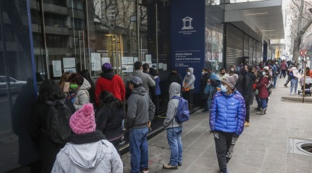 Retiro del 10%: Mujeres hacen fila en Juzgado de Familia por deudas de pensión alimenticia