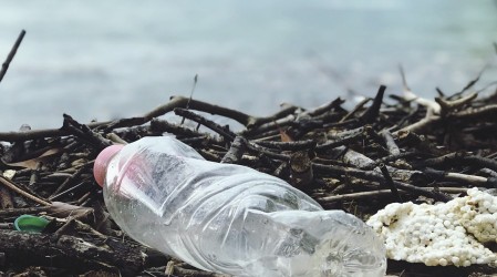 Doctor en biotecnología: "Ni siquiera el 20% del plástico que generamos se recicla"