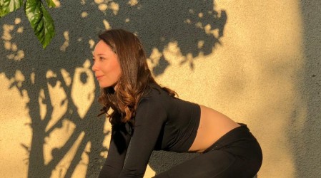 Posturas de yoga para activar piernas