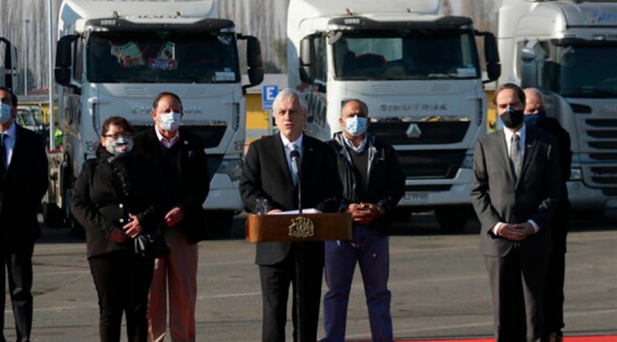 Presidente Piñera firma proyecto "Juan Barrios" que endurece penas por quema de camiones