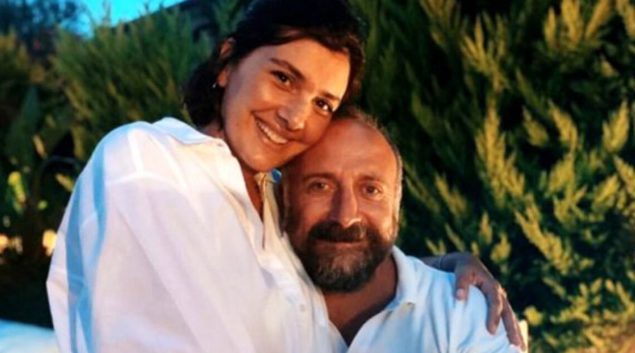 Halit Ergenç y Bergüzar Korel de "Eres mi vida" celebraron su aniversario a orillas del Mediterráneo