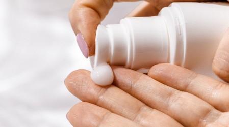 ¿Quieres lucir una piel radiante? La clave está en el uso de protector solar