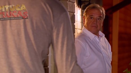 José Antonio descubre que Manuel y Tichi se comunican por el balcón