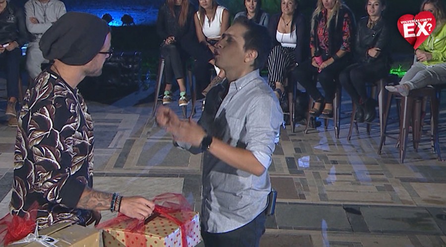 ¡Karol Lucero llegó con misteriosos regalos!