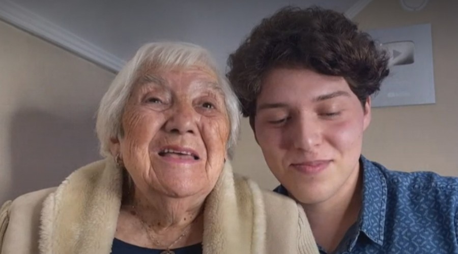 Un año como "tiktokers" y suman casi 4 millones de seguidores: La historia de Ignacio y su abuelita de 88 años