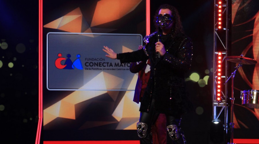 Usuarios de Twitter compararon a Leo Rey con Mortal Kombat por su mascarilla en "Vamos Chilenos"