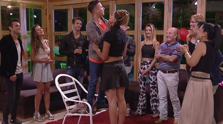 ¡Una sensual fiesta se vivió en el granero!