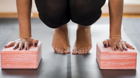 Comienza tu día con yoga: Posturas para preparar "Sirsasana" o paro de cabeza