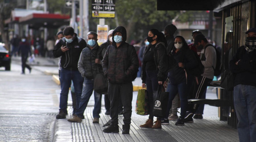 "Lo fundamental es la mascarilla": Dr. Rivera entregó consejos a vecinos de Puente Alto