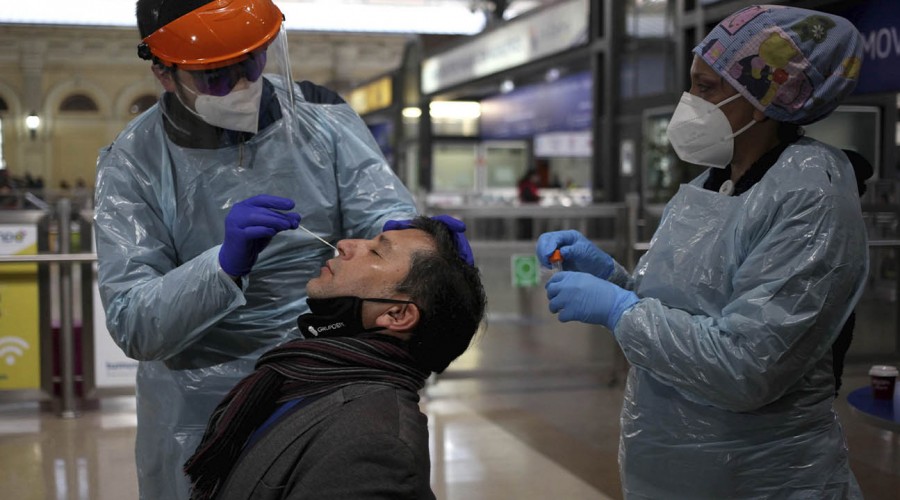 Dr. Rivera a vecinos de Puente Alto: "Un examen de coronavirus no necesariamente descarta la enfermedad"
