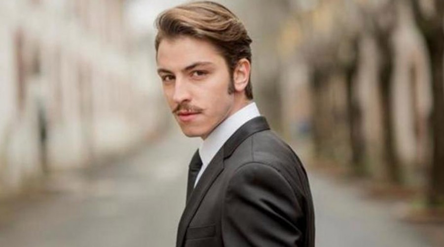 Así era el actor que interpreta a León de