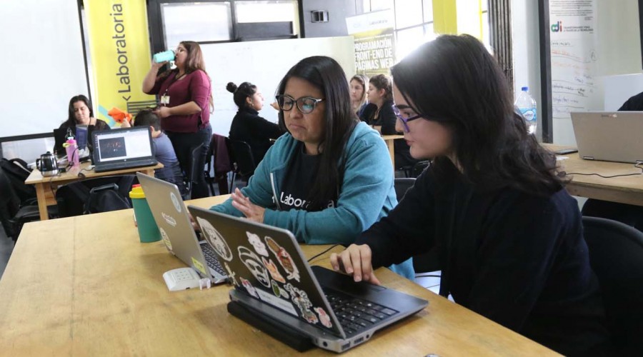 Ya se abrieron las postulaciones: Sence lanza 20 mil becas para cursos gratuitos de inglés