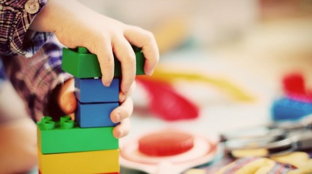 Inventa obras de teatro para fomentar la creatividad en los niños